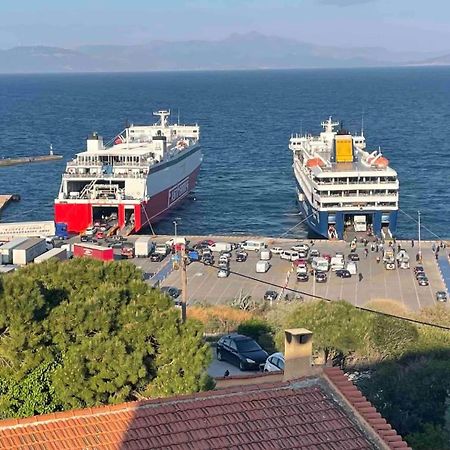 Ferienwohnung On The Port Rafína Exterior foto
