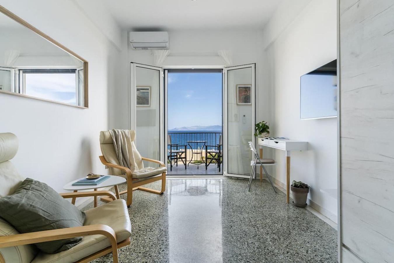 Ferienwohnung On The Port Rafína Exterior foto